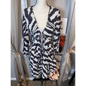 H&M Grey Dark V-Neck Zebra Animal Print A-Line Sleeves Elastic Wristband EUC